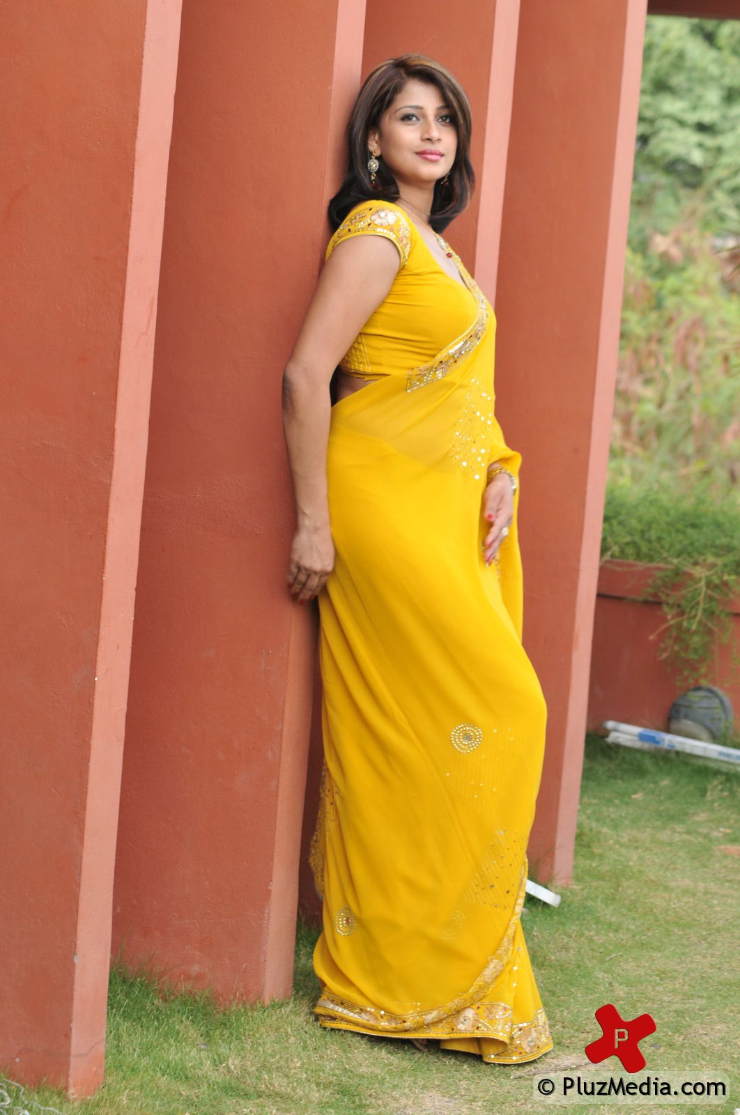 Nadeesha Hemamali Hot in Saree Pictures | Picture 73757